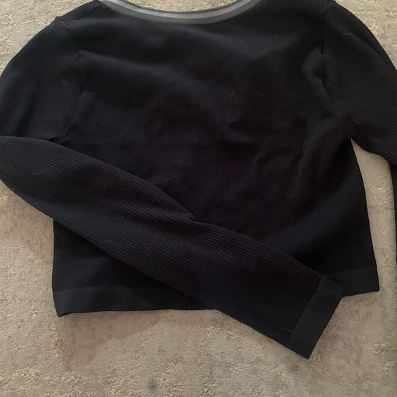 URBAN OUTFITTERS out from under black cropped longsleeve - Picture 4 of 5